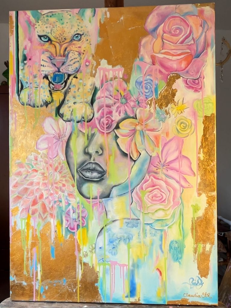 Ölbild mit Blattgold auf Leinwand, Frau oder Mann halb hinter Blumen mit einem Jaguar über dem Kopf.