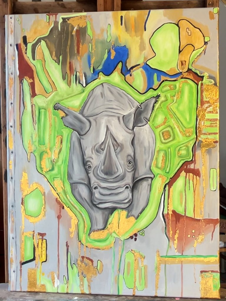 Strong Rhino in Wonderland, starkes Nilpferd stapft aus dem Bild, hinter sich wilde Farben.