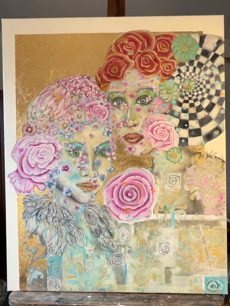 Zwei Frauen mit zarten Gesichtern, Blumenmotive, abstrakter Kopfschmuck in Ölfarbe und Acryl gemalt