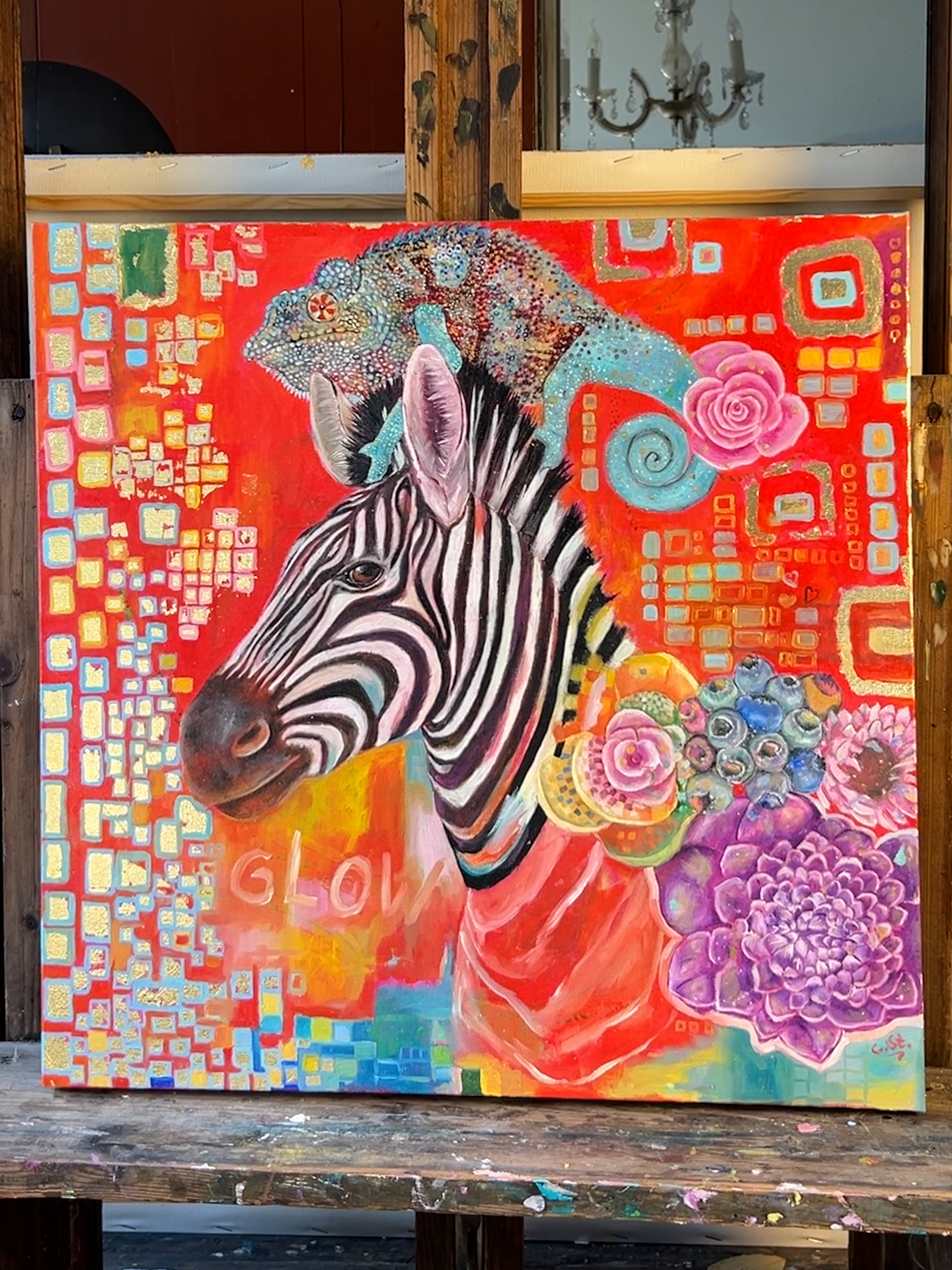 Impressum: Galerie Ölbilder Claudia Stanitzeck. Zebra mit Chamäleon auf dem Kopf mit starken Farben, Blumen Aund vielen abstrakten Elementen.